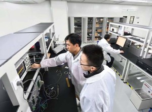Optik fiber cabelerinin kuşatlığın, acoustik vibrasyonlar için karaktersizlik
